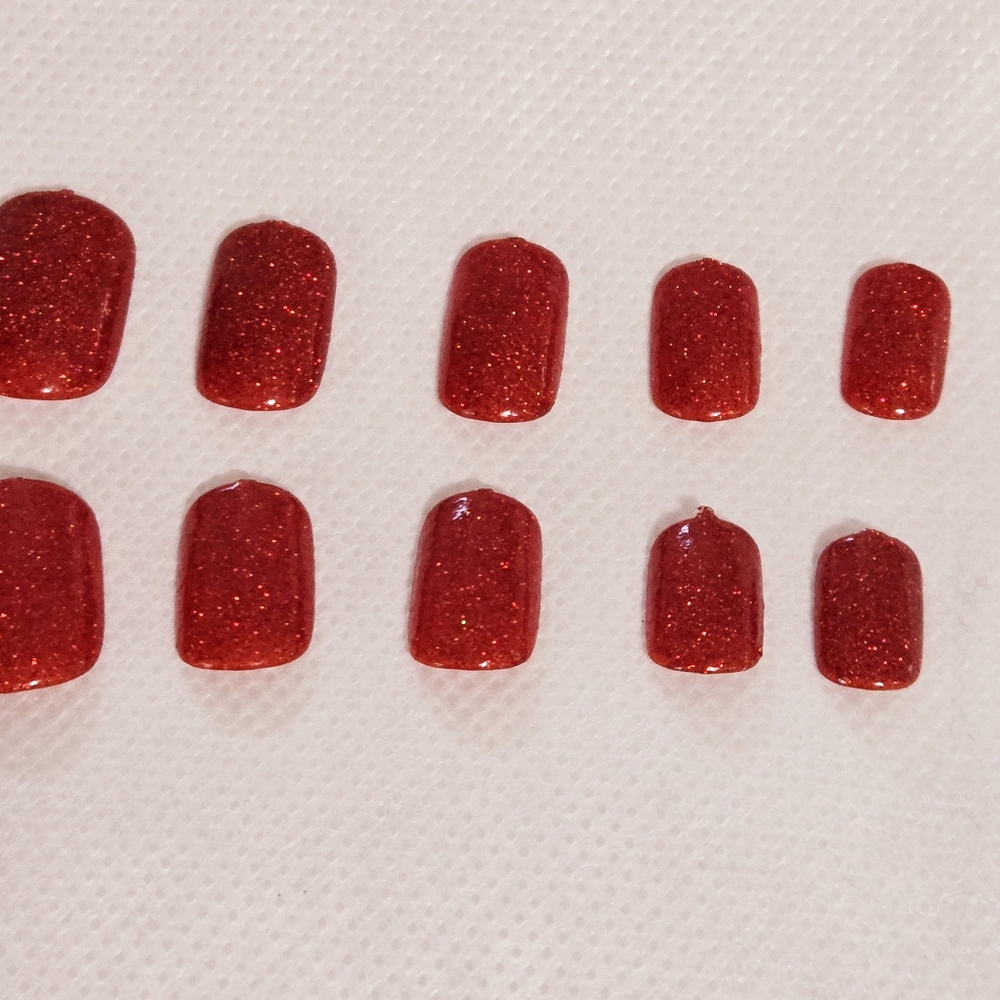 🍒🍒 (BUNDLE ONLY) Glossy Red Press-On Nails with Sleek Finish - Picture 5 of 6